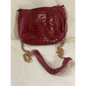 Bebe burgundy shoulder bag with gold chain strap and zipper closure